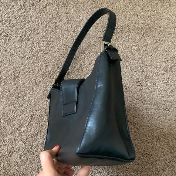 F1027 Fendi baguette leather bag with dust bag - Picture 5 of 8